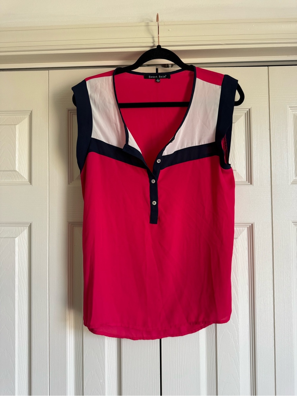 Sweet Rain Sleeveless Blouse Pink and
Navy Size Large